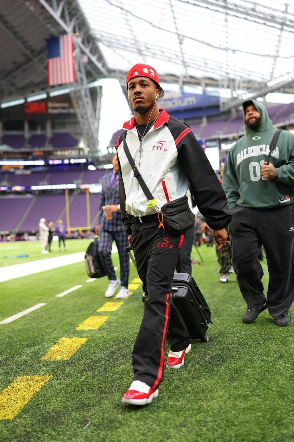 Black 5L Windbreaker